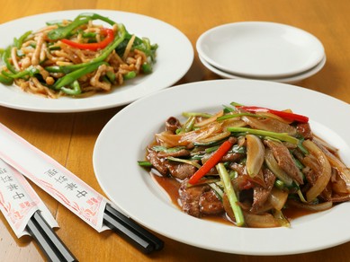 ご飯にもお酒にもぴったりと合う『青椒肉絲、ニラレバー』