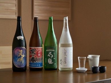 旬のネタ・一品料理と味わいたい、飲み頃の日本酒も用意