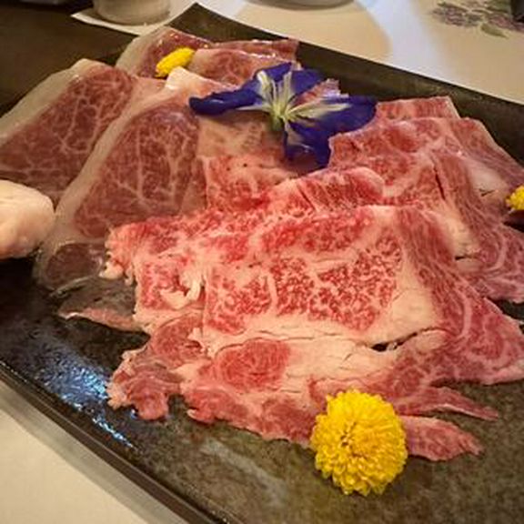 脂が良質で、食べ飽きないのが特徴の「美崎牛」を、しゃぶしゃぶで堪能『美崎牛しゃぶしゃぶコース』
