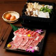 肥料からこだわり、石垣島の豊かな自然で育った希少なブランド牛「石垣牛」。あっさりした脂と、味わい深い赤身を持つ、石垣島が誇る幻の和牛をすき焼きで堪能できるコースです。