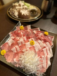 石垣島産アグー豚のブランド豚「南ぬ豚（ぱいぬぶた）」を使用