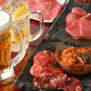 旨い肉は旨いお酒と楽しみたくなるもの。豊富なドリンクに加えて、飲み放題プランもあり、各種宴会にも対応可。店内は27席、20～25人規模での宴会も開催可能です。宴会向けのコースも予算・要望等相談できます。