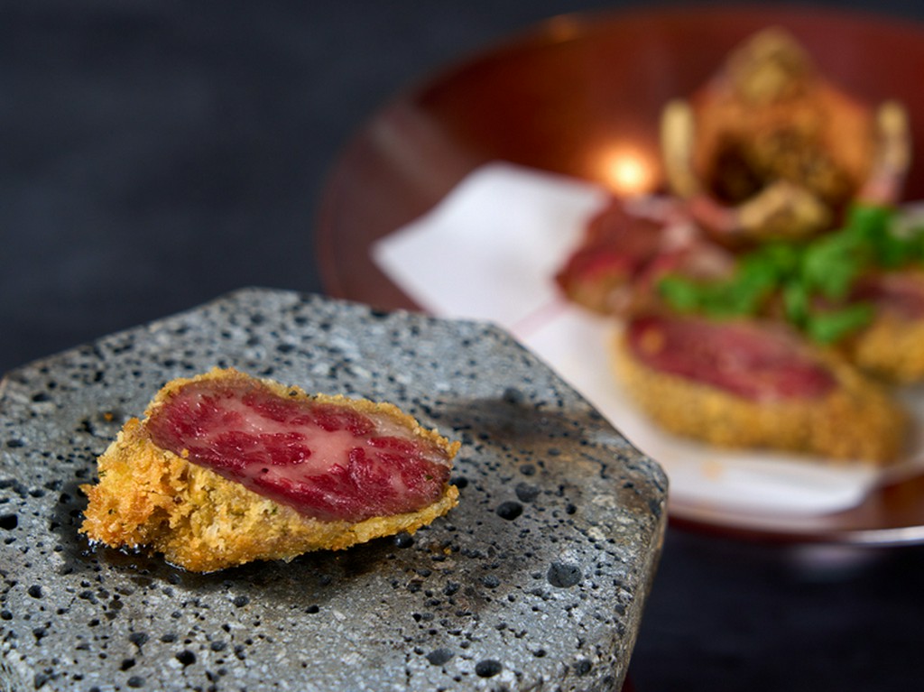 和の風味と西洋のエレガンス融合した『和牛カツレツ　～サクサク醤油・バルサミコスソース・柚子胡椒～』