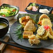 6名利用可能な個室も完備されているため、接待や会食といったプライベートなシーンでの利用も最適。オススメメニュー満載のコース料理もあり。特別な日にもオススメできる一軒です。