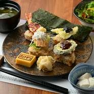 肩肘張らせないお店の雰囲気は、女子会にも最適。広々としたゆったりスペースで、友人同士で楽しい時間を過ごせます。リーズナブルなランチメニューもあるので、ランチ女子会にもオススメです。