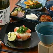 日本酒・焼酎・ウイスキー・ワインなど、お酒も天ぷらや料理に合わせて厳選しています。当日のメニューはぜひ、店舗にてご確認を。