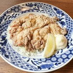 外はカリカリ、中はジューシー。自慢の逸品。