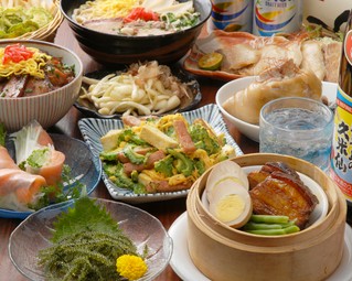 当店の人気メニューが盛りだくさん！沖縄ならではの定番料理から､じっくり煮込んだ自慢のラフティなど♪