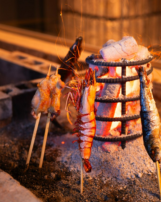 炭火炉端焼き/魚・肉・原子焼き