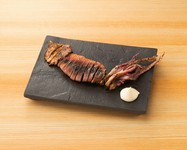 丸々肝まで一緒に干した、旨味凝縮の一品です。