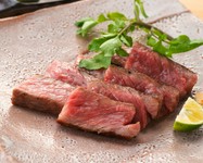 きめ細かい霜降りが特徴の和牛サーロイン。ジューシーで甘みが感じられる逸品です。