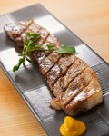 独自の製法で店内仕込みの豚バラ肉の燻製です。おつまみにピッタリな一品。