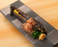 ジューシーに焼き上げた長茄子。削り節と生姜でご賞味ください。