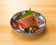 脂の乗り、身の柔らかさのある国産生サーモンを使用