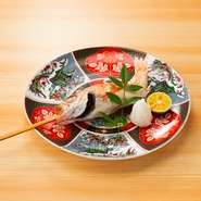 脂の乗ったいわしを原始焼きで余分な脂を落としつつ旨味を残した一品です。