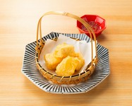 ハチミツと黒胡椒でお召し上がりいただく、濃厚な一品です。