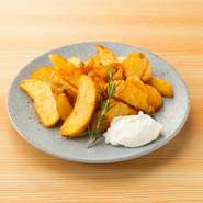 大人のポテトフライ (トリュフソルト/マスカルポーネ添え)