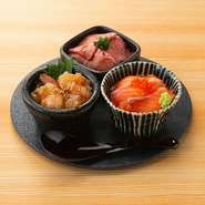 魚介やお肉を使ったかわいい丼のセットです。