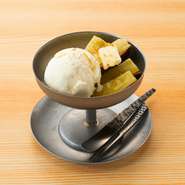 焼き芋塩ハニーバター　バニラアイス添え