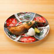 2段階高温熟成法で仕上げた肉厚ホッケ。凝縮された旨味をお楽しみ下さい。