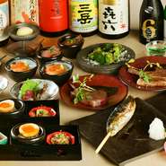 炭彩コースは、炉端で焼くお肉料理や市場直送のお刺身など、全9品のラインナップでお楽しみいただけます。