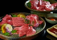 特選カルビ／特選ロース／本日の松阪牛2種／赤身すき焼き／焼野菜