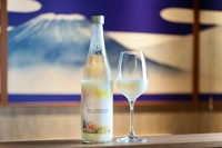 松阪牛の旨味を最大限に引き立てるお酒。口の中で弾ける発泡感。甘味と酸味のバランス。華やかな味わい。松阪牛の専門店ならではの今までとはひと味違うオリジナルどぶろくです。Glass	￥1,300(税込/￥1,430)