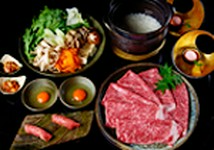 道頓堀千日前限定の松阪牛すき焼きコース。お電話で承ります。06-4963-2994　ご予約お待ちしております。