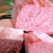 牛肉のプロが目利きする厳選された産地直送の松阪牛。【松阪牛焼肉M】は、飼育農家が大切に育てた松阪牛を現地から一頭単位で仕入れているので、上質な松阪牛の色々な部位を食べ比べできます。