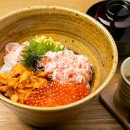 梅田アプローズタワー地下1階。海の幸を贅沢に味わう海鮮丼をはじめ、北海道のうに・かに・いくらを堪能できる【あんばい】。梅田駅前でのんびりと、北海道の恵みを堪能してみませんか。