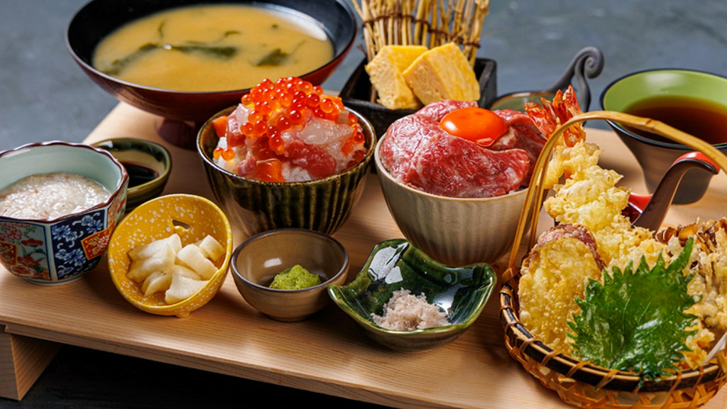 一度で二種の丼が楽しめる、人気No.1メニュー『和牛炙り丼と漁師飯の2種食べ比べの浮世離れ御膳』