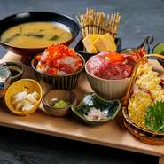 和牛の炙り丼と漁師飯。一度で二種の丼が楽しめる上に、天ぷらやだし巻きなども味わえます。店に来てメニュー選びに迷ったらこれで決まり。人気No.1メニューです。
