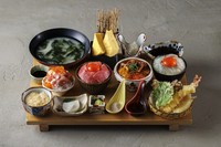 和牛炙りと漁師飯と 三宝井(うに、いくら、数) 鯛めしと三宝丼の4種食べ比べ御膳