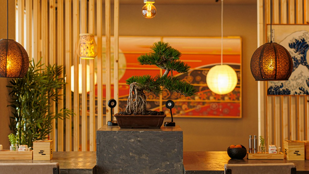 淡路島産の海鮮や牛などにこだわった料理を、非日常空間で堪能