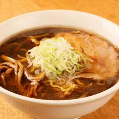 素材から旨みを出しきったスープに、オリジナル麺を合わせた王道の味『正油ラーメン』