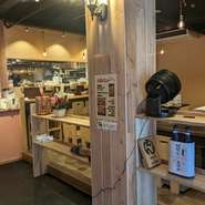 25年前のオープンより、多くの人々に愛され、支えられ続けてきたお店。アットホームな雰囲気もあり、店内には家族連れの姿もしばしば。ファミリー層にも支持されているお店です。