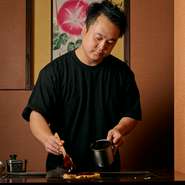 お店で食事を楽しんだ後に、お客様が「今日も楽しかったな」と思えるお店が目標と話す店長。食事を通して人びとの一日を楽しく彩る、そんなお店を目指しています。