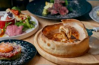 ブルーチーズと濃厚ボロネーゼ！当店名物4種のチーズのシカゴピザをグレードアップ！赤ワインを使って煮込んだ自家製ボロネーゼをON！迷ったらコレ！