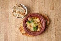 アヒージョといえば・・・！アヒージョ界のチャンピオン！バケットと共に