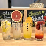 2時間プレミアム全部飲み放題／1名様につき2品以上の料理注文・別途お通し代550円フォカッチャ食べ放題