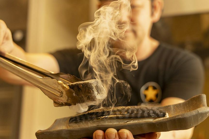 生鯖の炭火炙り寿司