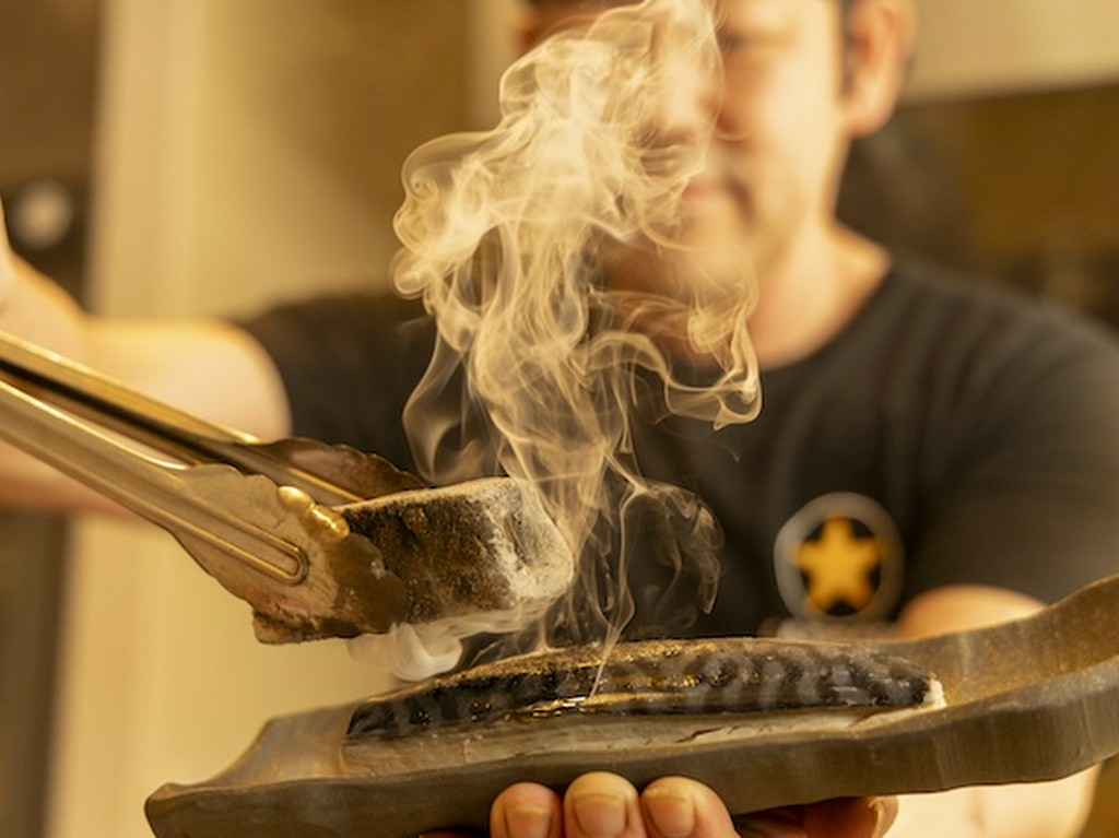 生鯖の炭火炙り寿司