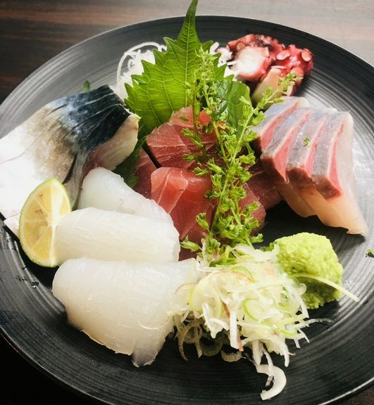 旬の鮮魚を刺身で味わう