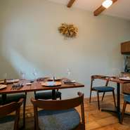 シェフの卓越した技術と深い想いが込められたコース料理は、大切な日を祝う場面にも理想的。優しくあたたかなもてなしで出迎えてくれるシェフの人柄も、このお店の魅力の一つです。