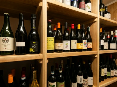 料理にそっと寄り添う、秀逸なセレクトのワイン