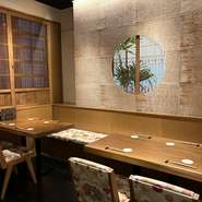 生ビールも飲める飲み放題。スタンダードでは生ビール、サワー、ハイボール、焼酎、梅酒、ソフトドリンクをご用意しております。プレミアムは選べる種類が増え、日本酒、ワイン、白穂乃香や鳥飼も選べます。