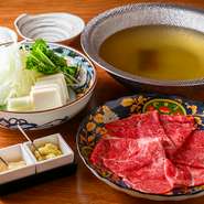 厳選黒毛和牛を、すっぽんスープで食す、こちらのお店ならではの逸品。
※オーダーは2人前～となります。