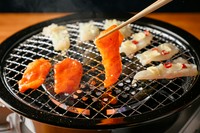 前菜3種盛り、虎ふぐてっさ、焼き虎ふぐ　上身3種盛り、虎ふぐ唐揚げ、虎ふぐの炊き込みご飯、水菓子とふぐを味わい尽くすコースです。
※写真はイメージです。