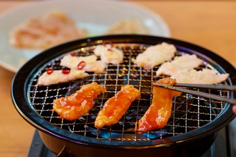 鮮度抜群。職人厳選のふぐをシンプルに楽しむ『焼きふぐ　上身（辛味噌味、ねぎ塩味、にんにく味）』