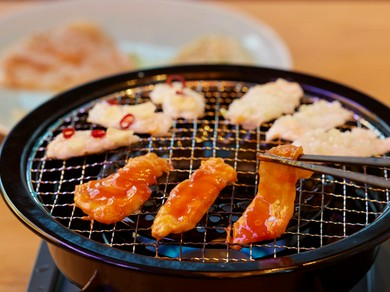 鮮度抜群。職人厳選のふぐをシンプルに楽しむ『焼きふぐ　上身（辛味噌味、ねぎ塩味、にんにく味）』